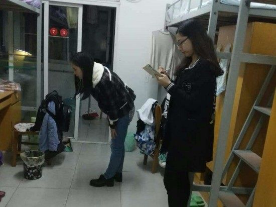 必赢766net手机版顺利开展研究生消防安全检查