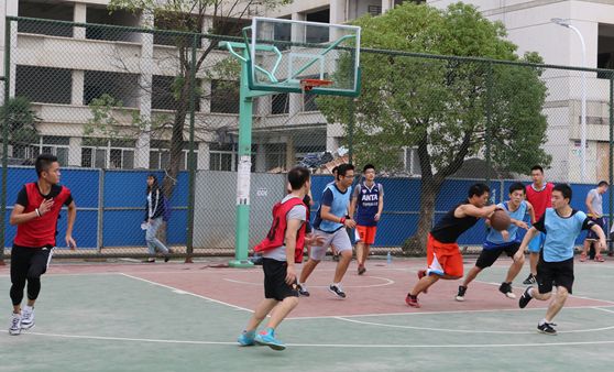 必赢766net手机版研一研二篮球对抗赛成功举办