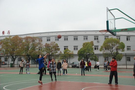 必赢766net手机版研究生篮球友谊赛成功举办